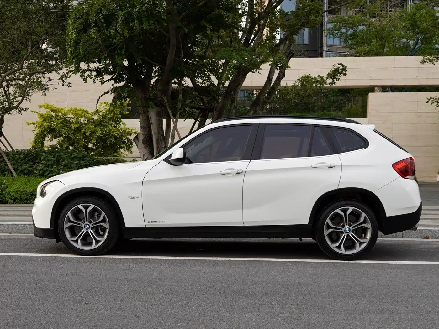 BMW X1 (Import) 2010 2010 xDrive28i