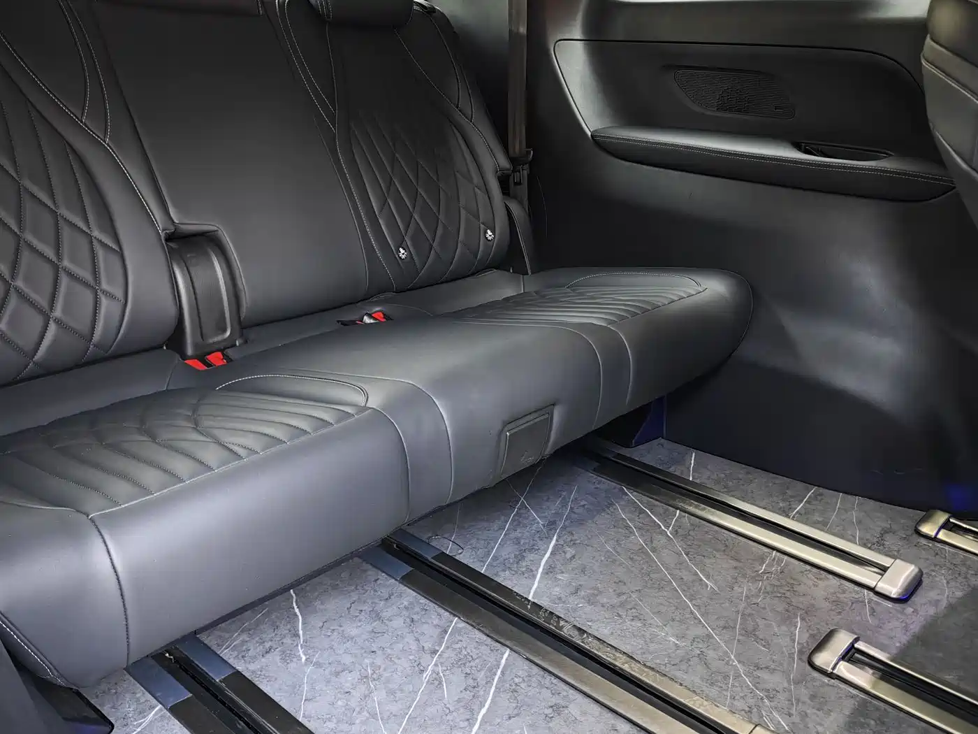 SAIC Maxus Maxus G90 2024 2.0T Stellar 7-Seater фото 13