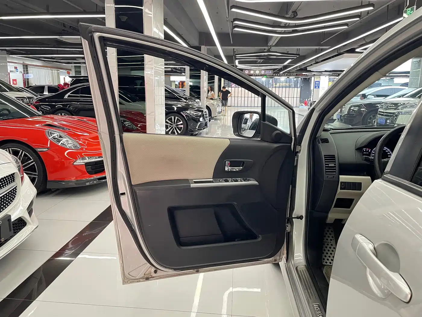 Mazda Mazda5 2010 2008 2.0 Automatic Luxury Edition