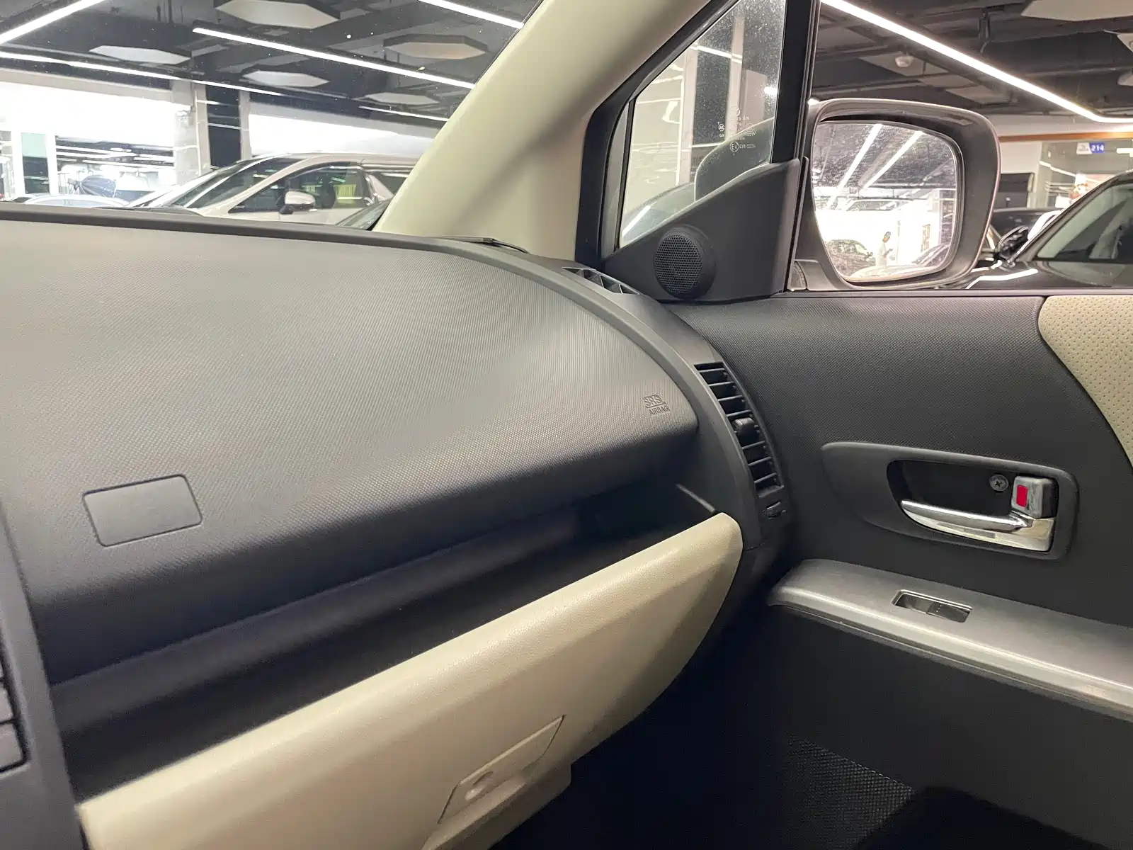 Фото 25 - Mazda Mazda5