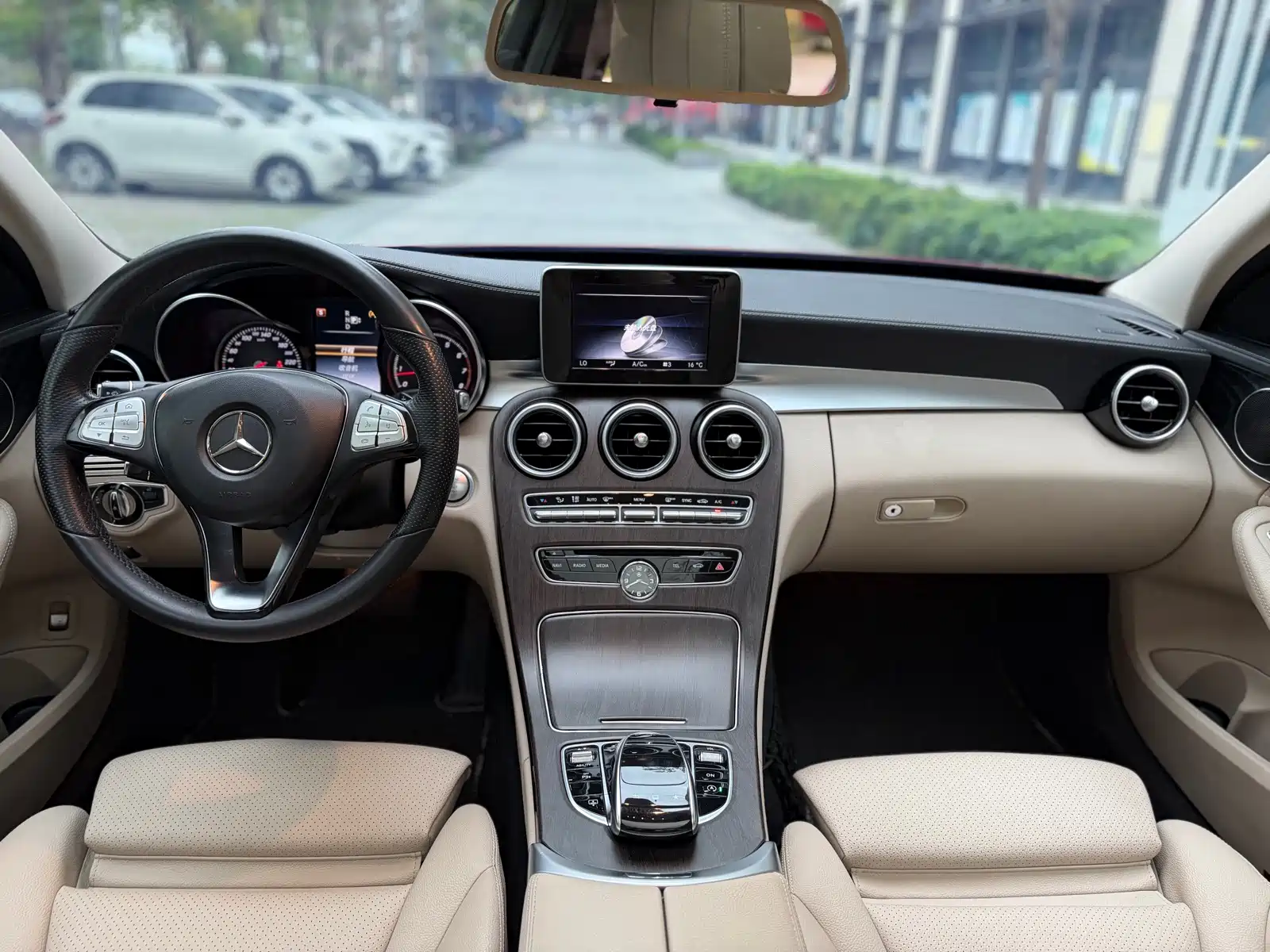 Фото 11 - Mercedes-Benz C-Class