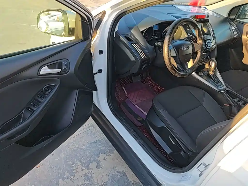 Фото 16 - Ford Focus