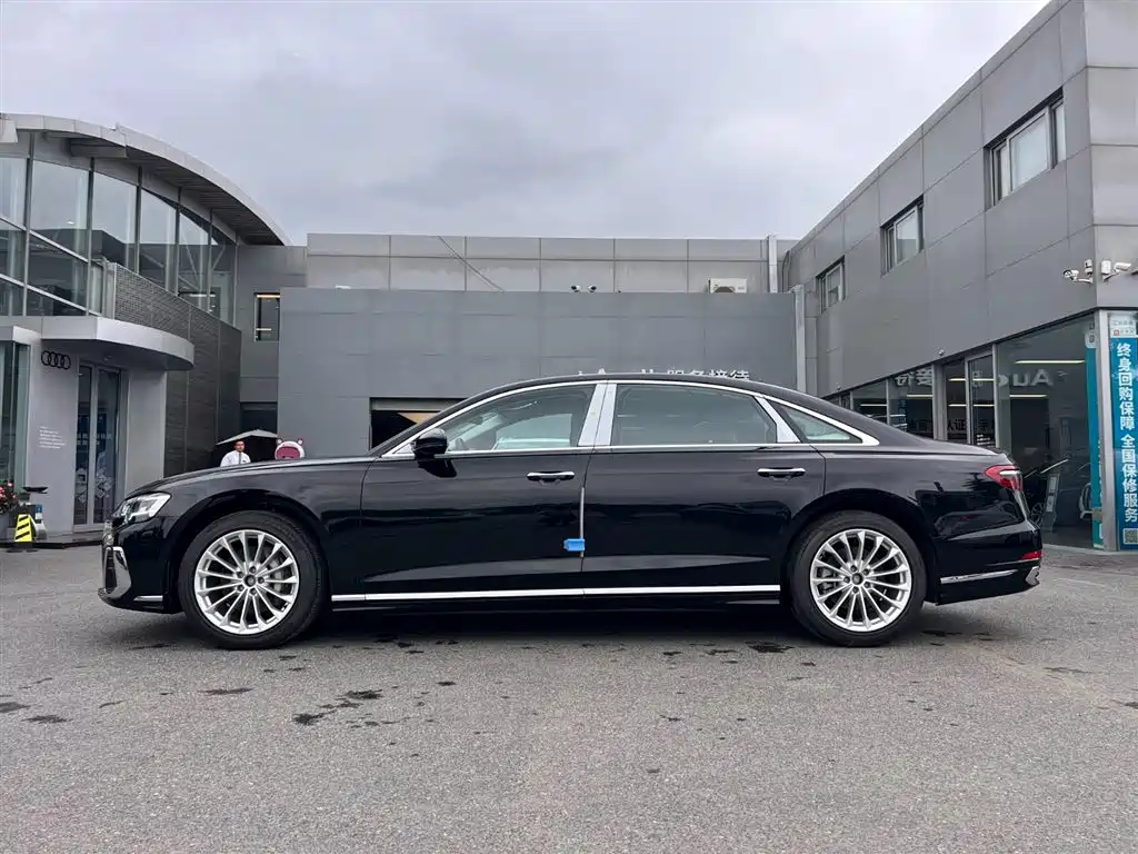 Audi A8 2025 A8L 45 TFSI quattro Luxury фото 4