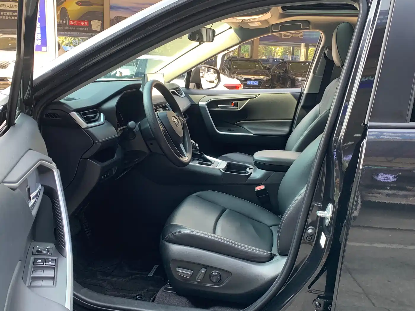 Toyota RAV4 Rongfang 2022 2.0L CVT 2WD Trend Edition фото 4