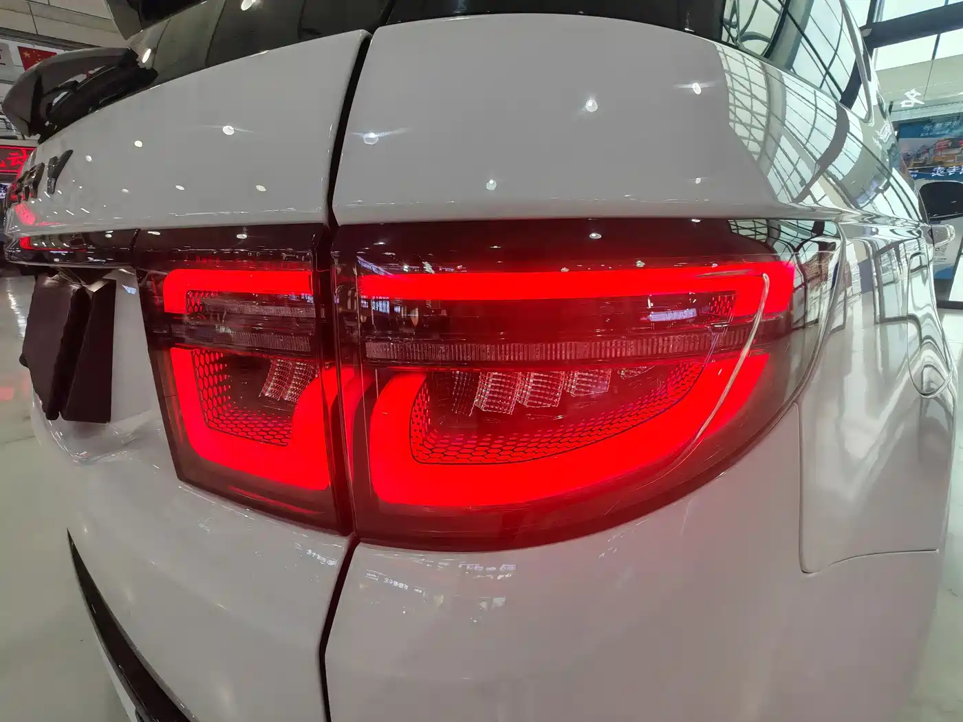 Land Rover Discovery Sport 2023 249PS R-Dynamic S Performance Version фото 29