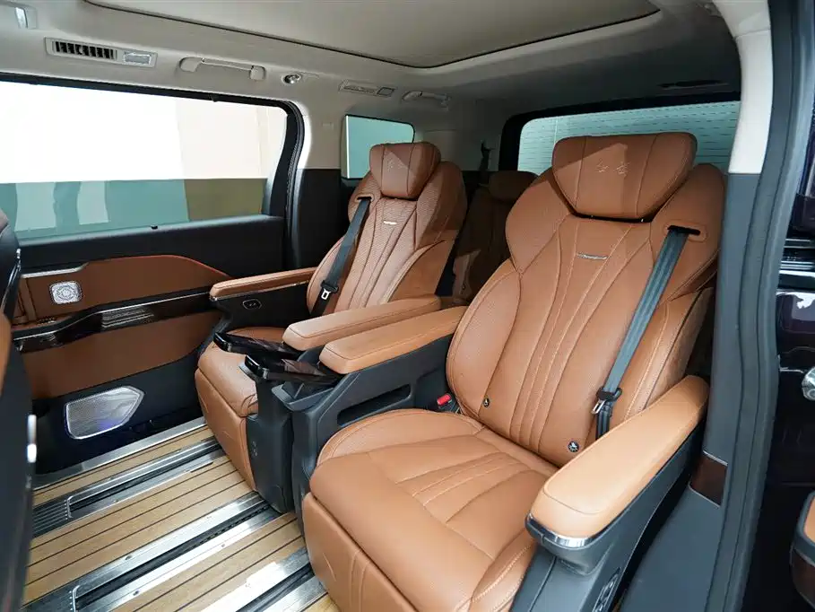Hongqi HQ9 2023 2.0T Smart Connect Flag Smooth Edition фото 13