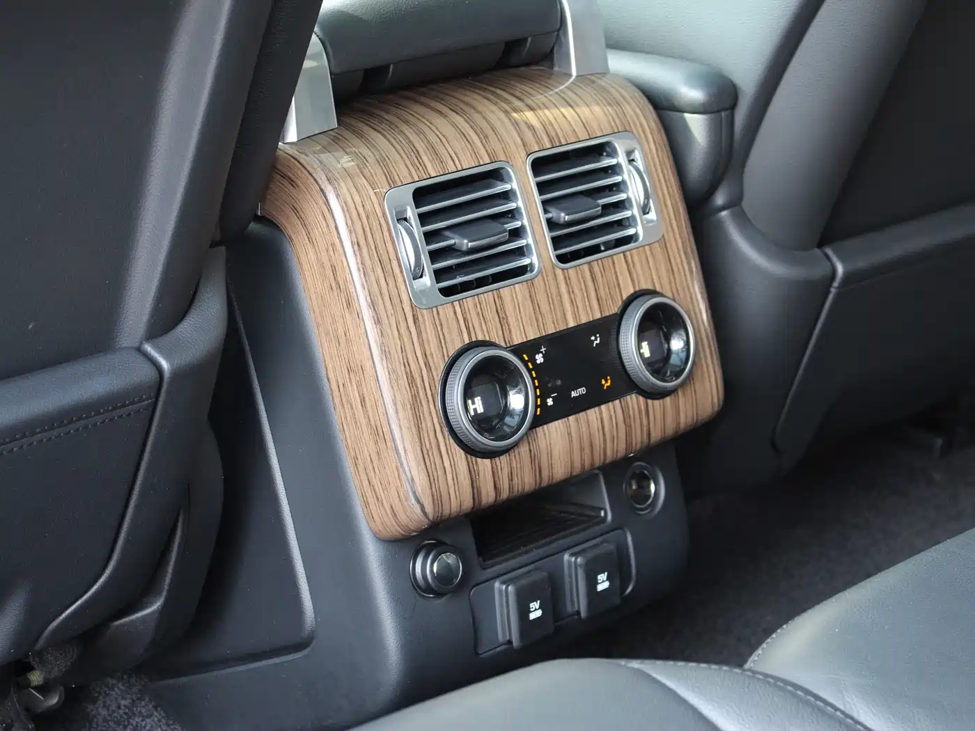 Land Rover Range Rover 2019 3.0 SC V6 Golden Age Edition фото 13
