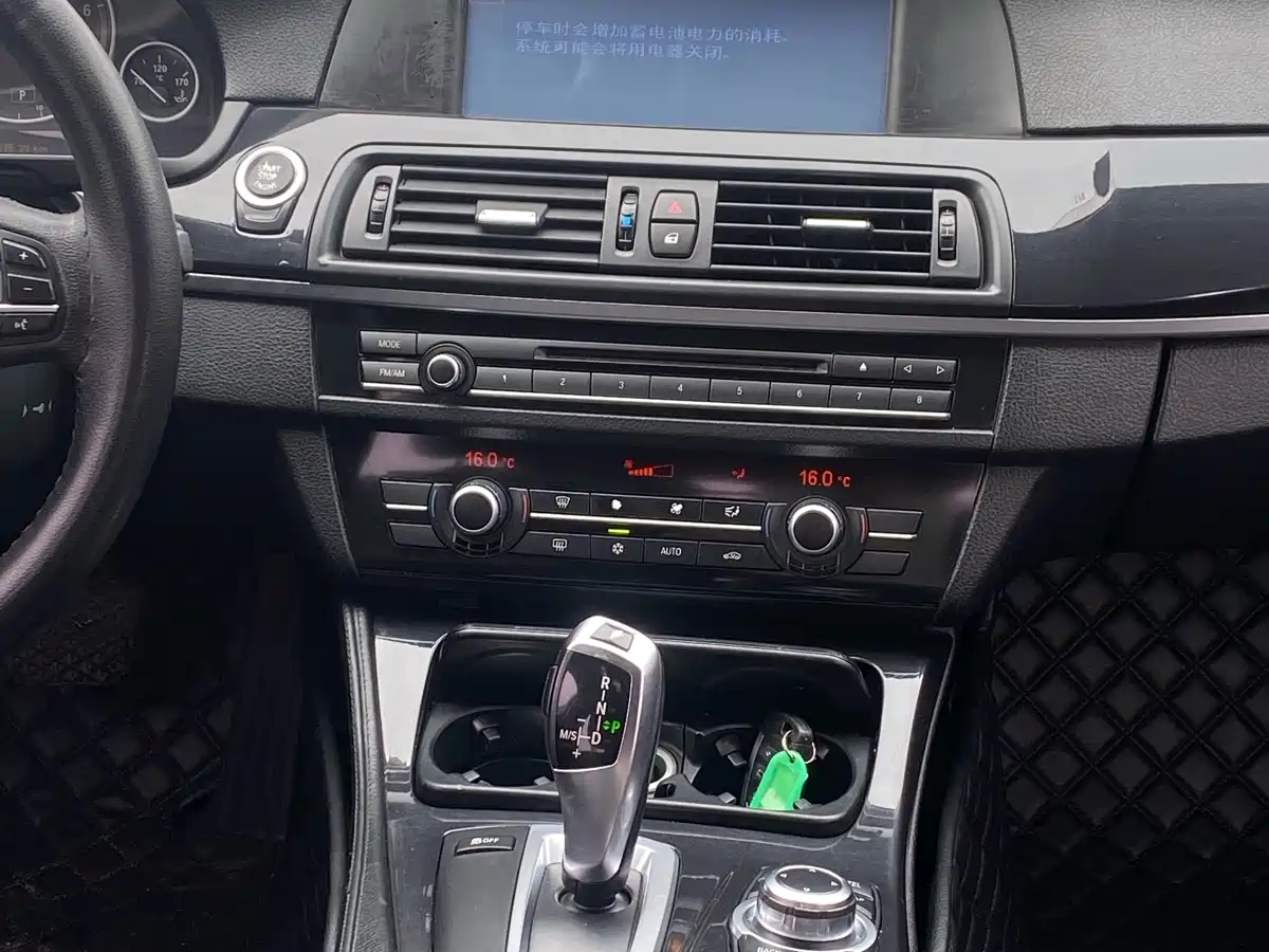 BMW 5 Series 2011 520Li Elegance фото 14