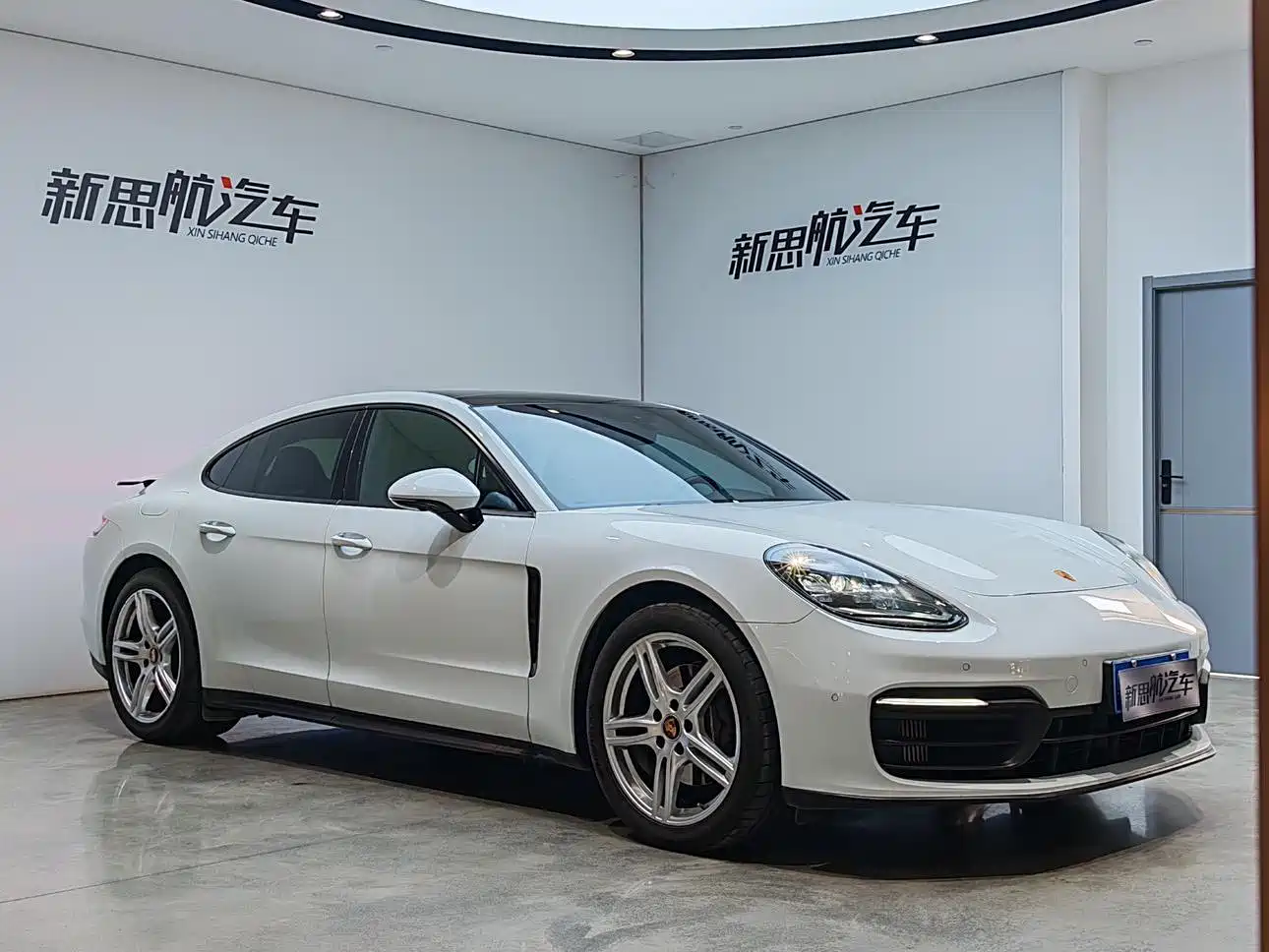 Фото 2 - Porsche Panamera