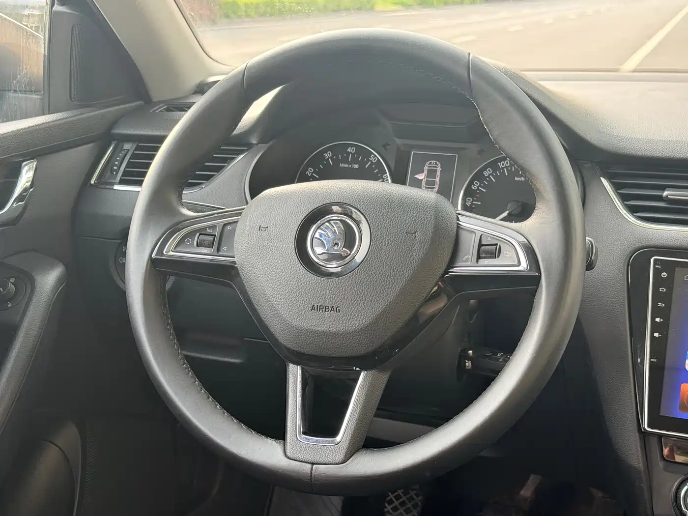 Škoda Octavia 2017 1.6L Manual Smart Edition фото 9