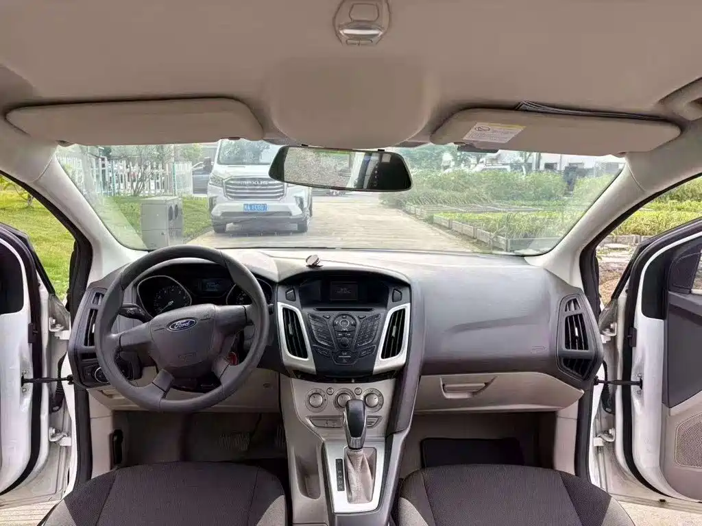 Фото 4 - Ford Focus
