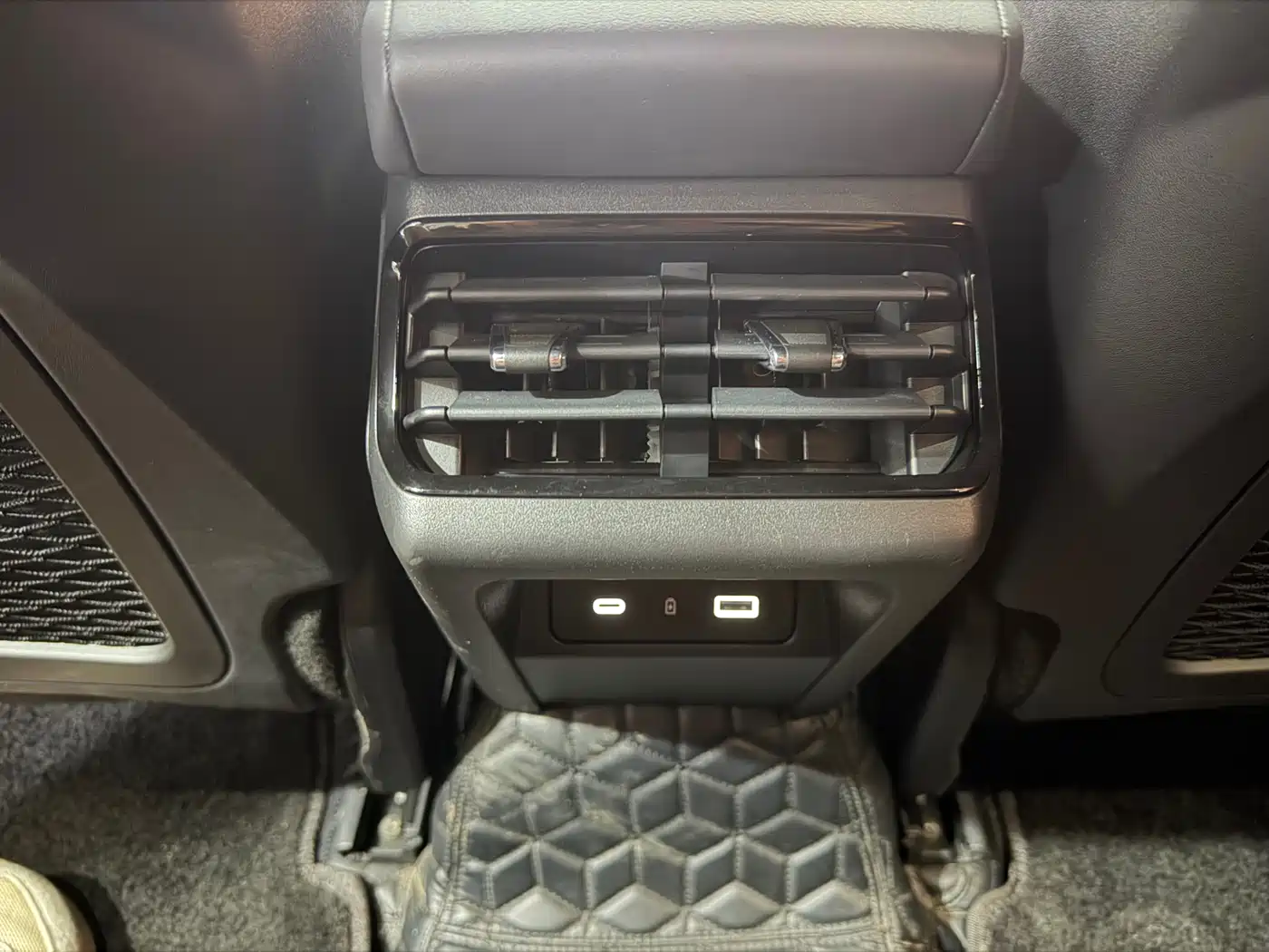 Lynk & Co 03 2023 1.5TD DCT Power Pro фото 9