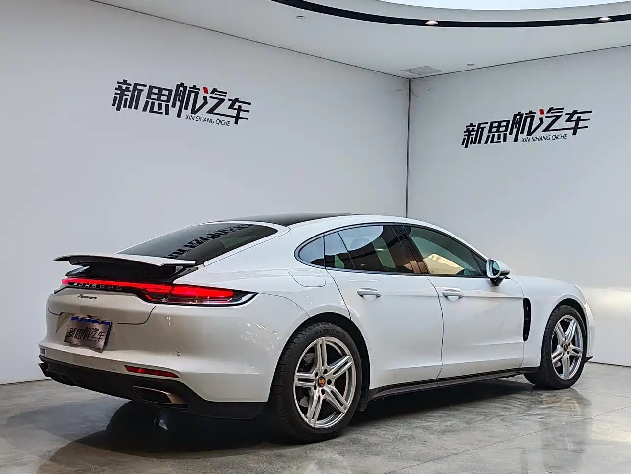 Фото 3 - Porsche Panamera