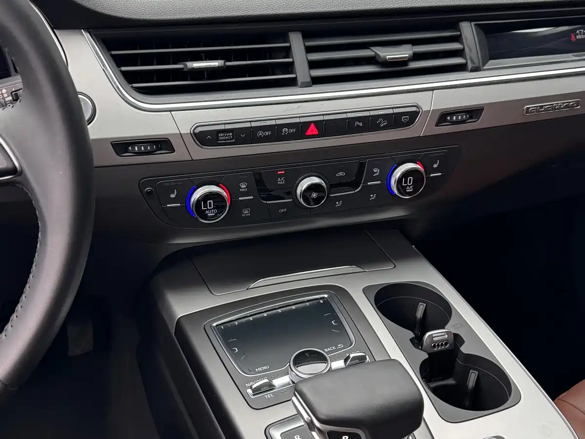 Audi Q7 2018 40 TFSI Comfort фото 9