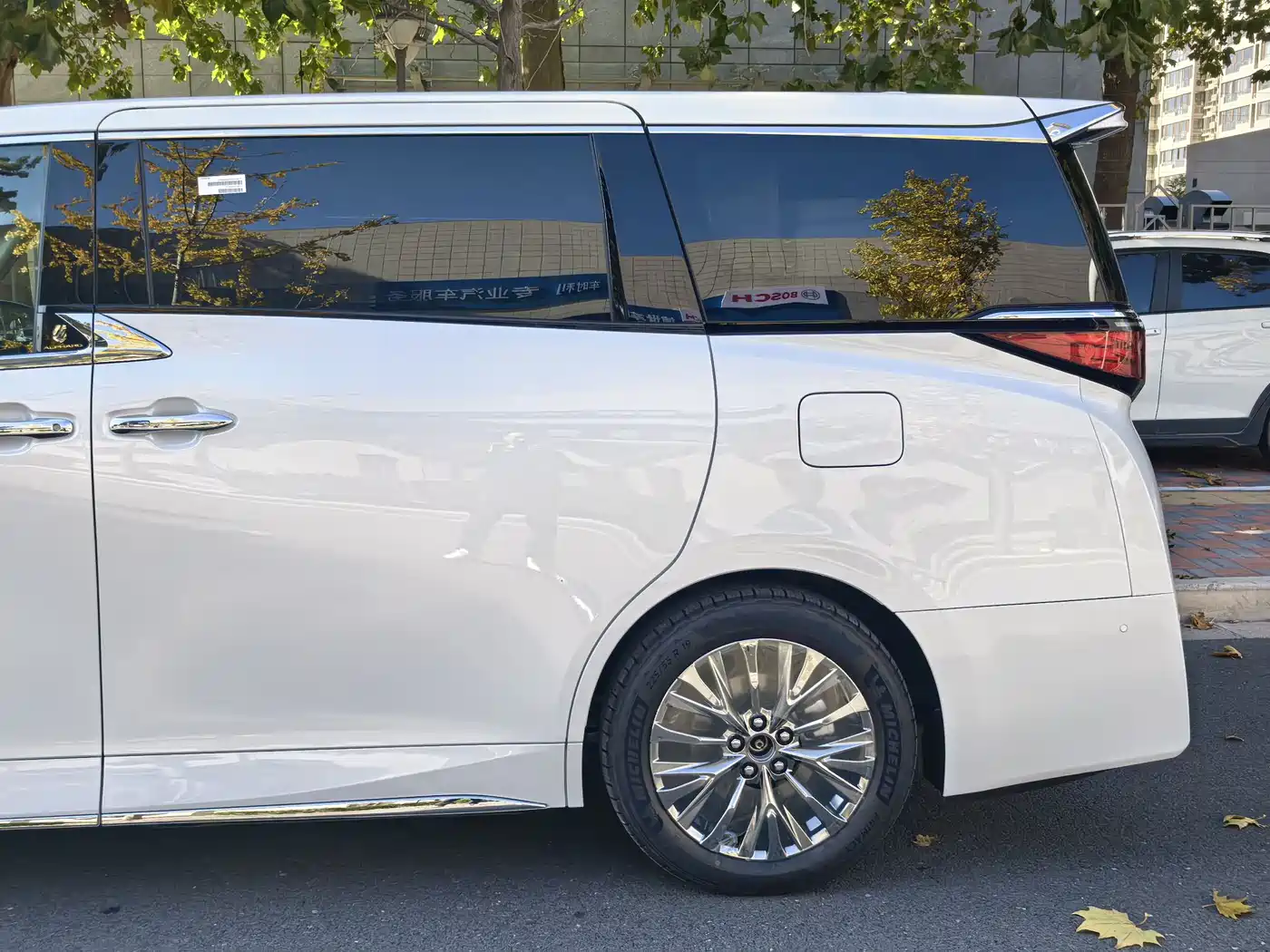 Toyota Alphard 2025 Hybrid 2.5L Ultimate Gold Edition фото 9