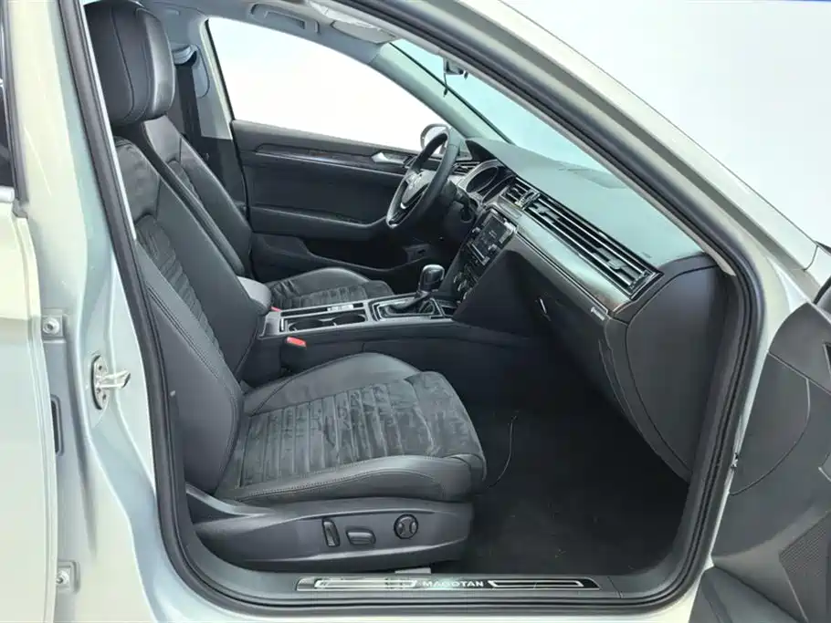 Volkswagen Magotan 2018 330TSI DSG Luxury фото 8