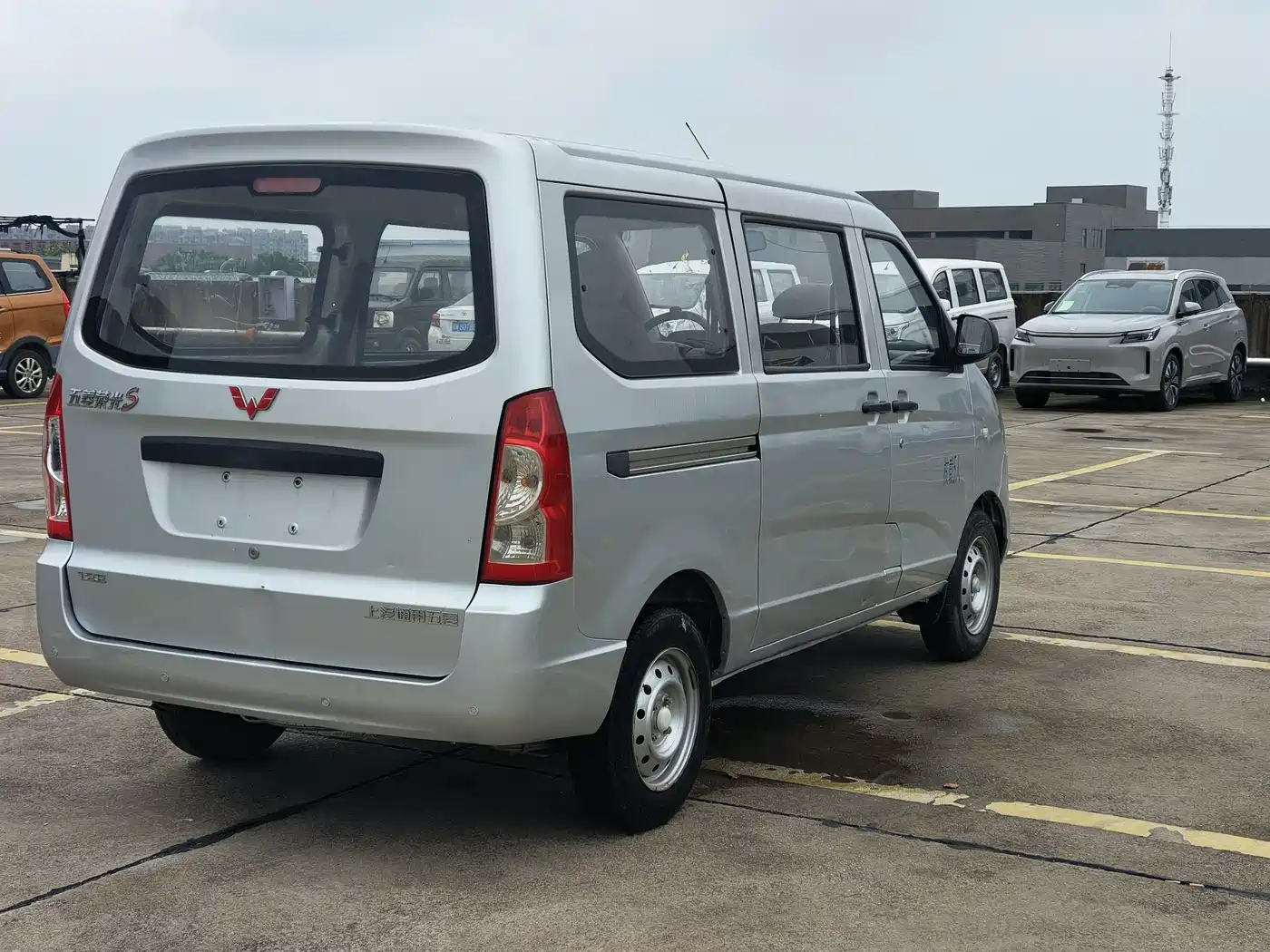 Wuling Motors Wuling Rongguang 2018 2017 1.2L Extended Basic