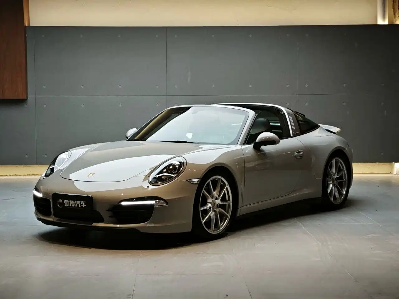 Photo 3 - Porsche 911