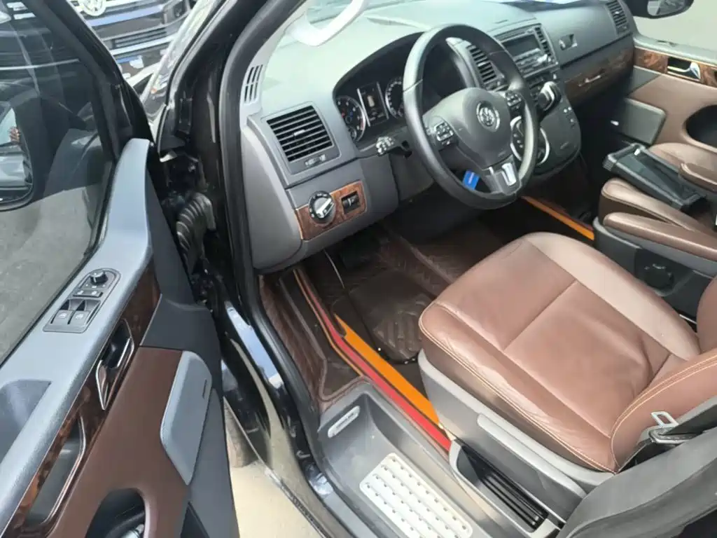 Volkswagen Multivan 2015 2012 2.0TSI 2WD Luxury Edition