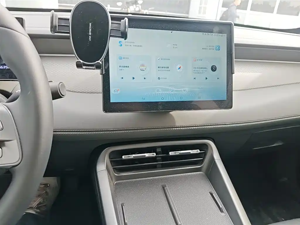 BYD Qin PLUS 2025 DM-i Smart Drive 55KM Leader фото 13