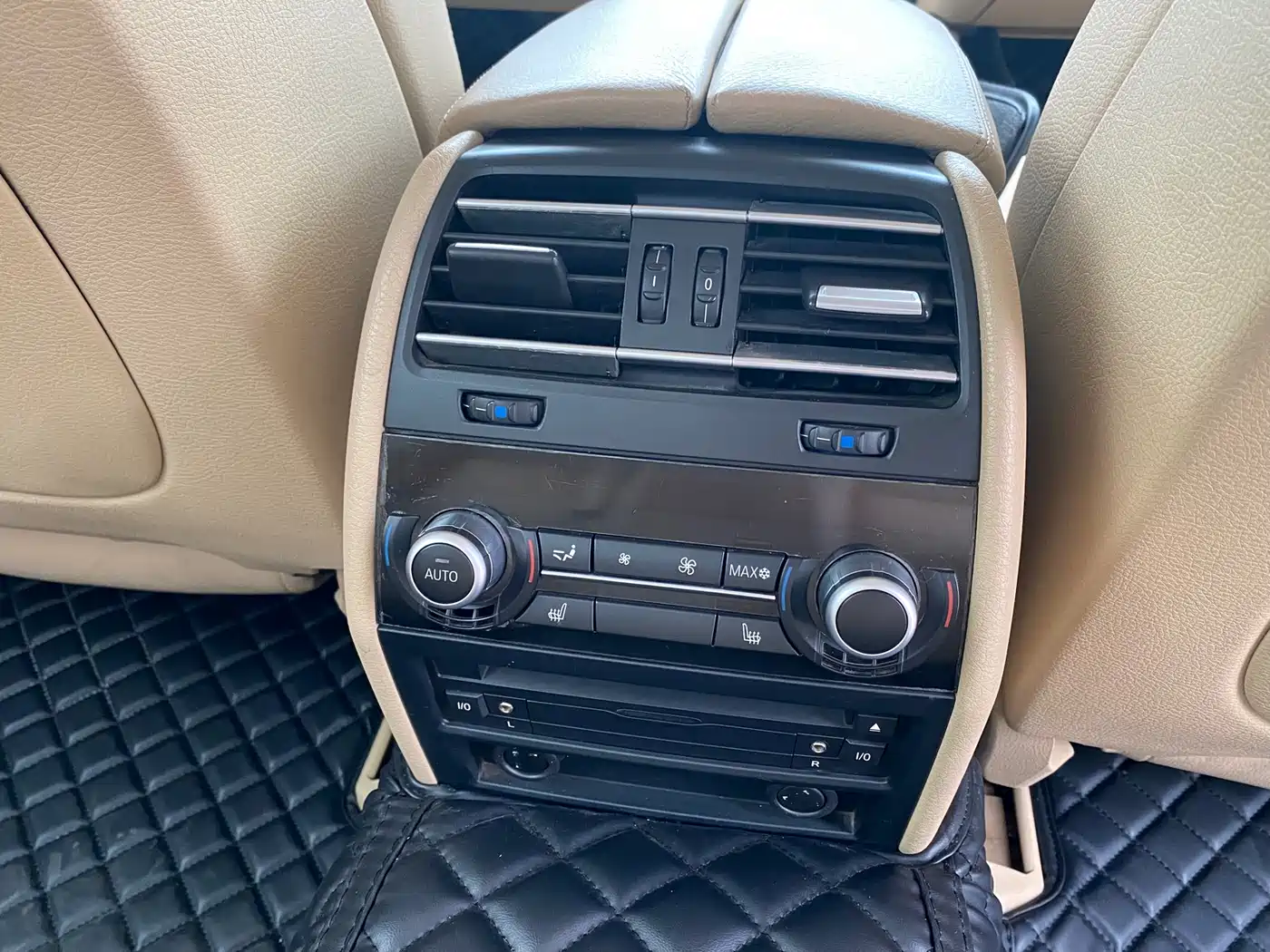 BMW 7 Series 2011 740Li Steinway Limited Edition фото 7