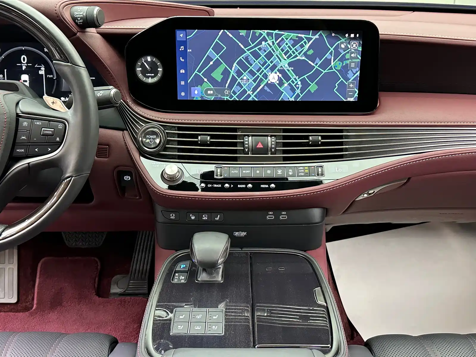 Фото 30 - Lexus LS