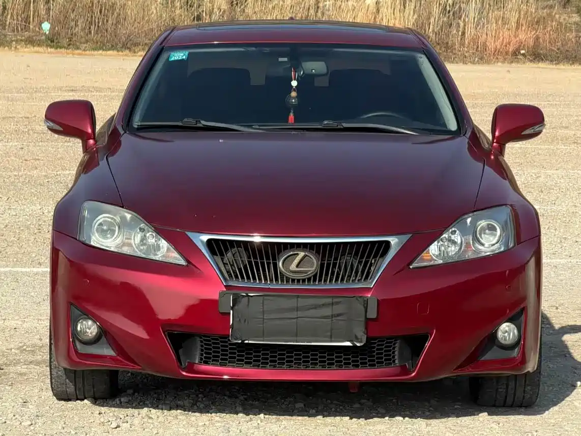 Фото 1 - Lexus IS
