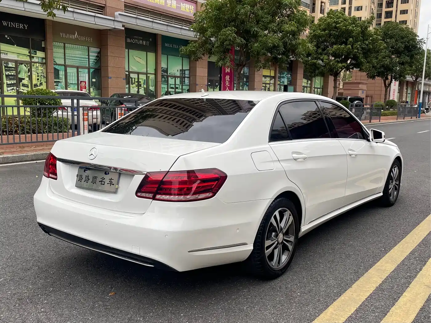 Mercedes-Benz E-Class 2014 E 260 L Sport фото 9