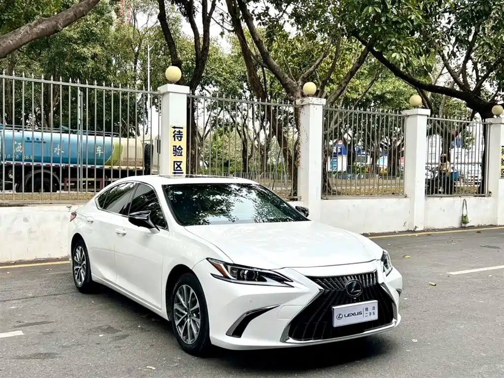 Lexus ES 2023 200 Excellence Edition фото 3