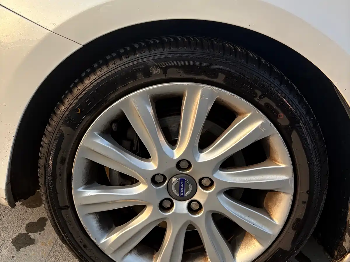 Фото 8 - Volvo V40