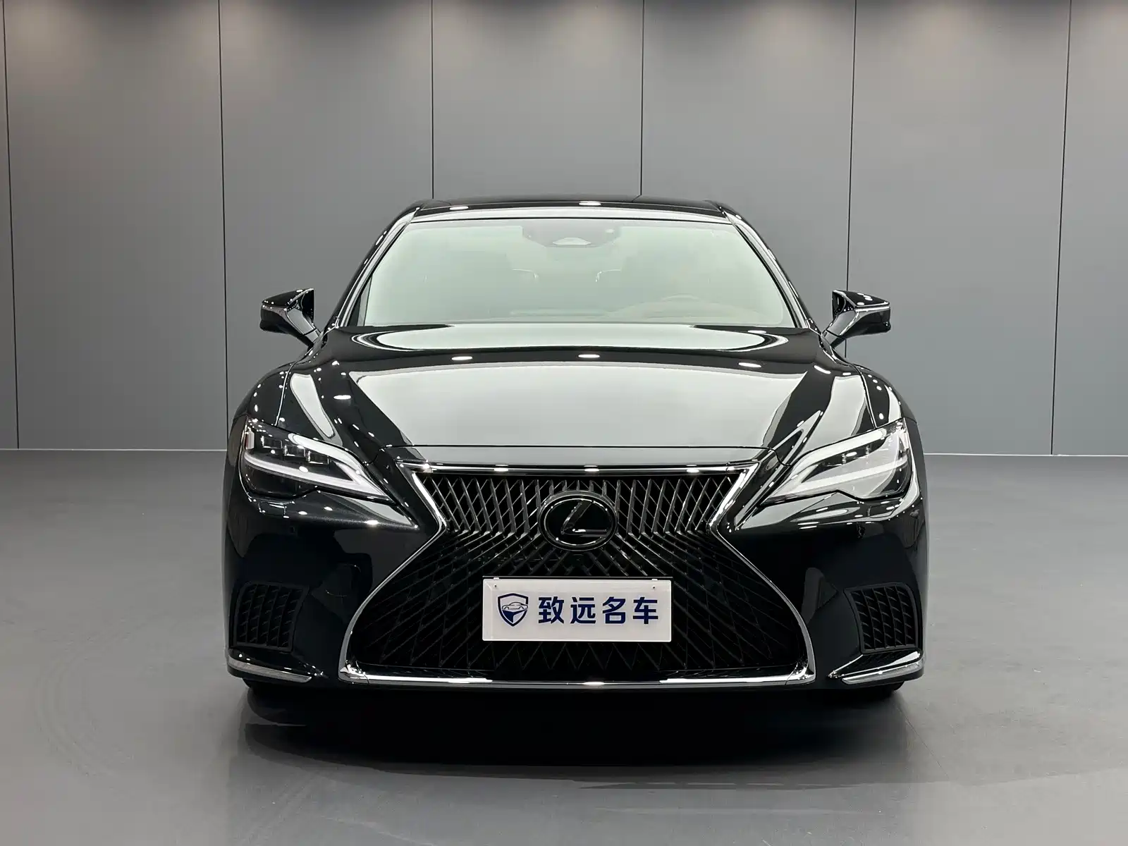 Фото 2 - Lexus LS