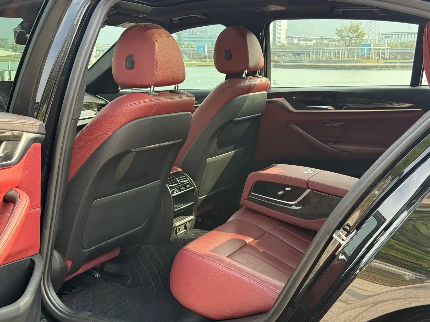 BMW 5 Series 2019 530Li Leading M Sport Package фото 12