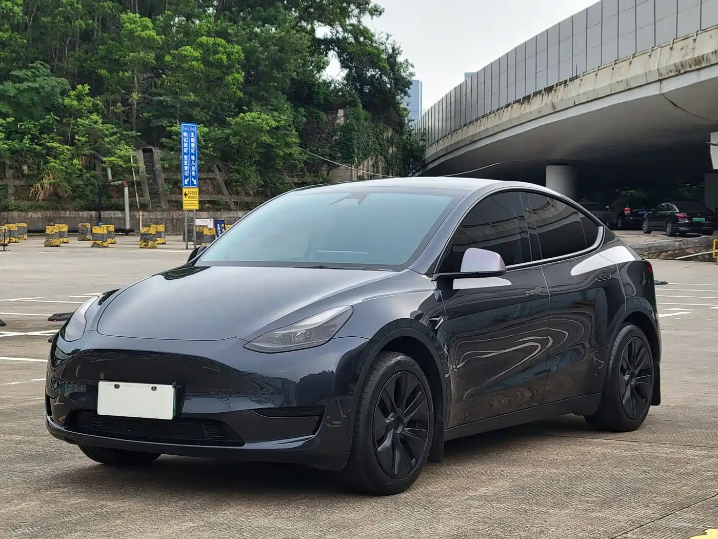Tesla Model Y 2024 Rear-Wheel Drive Version