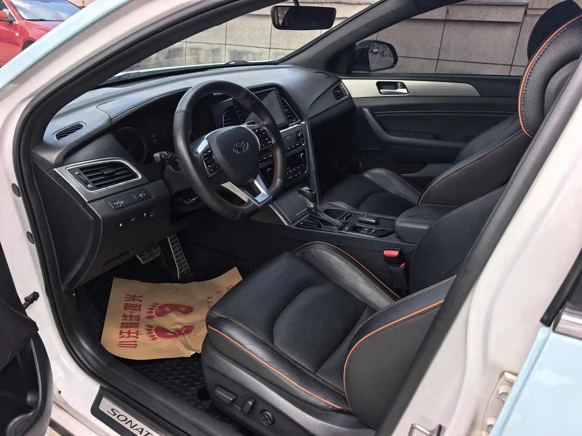Photo 7 - Hyundai Sonata
