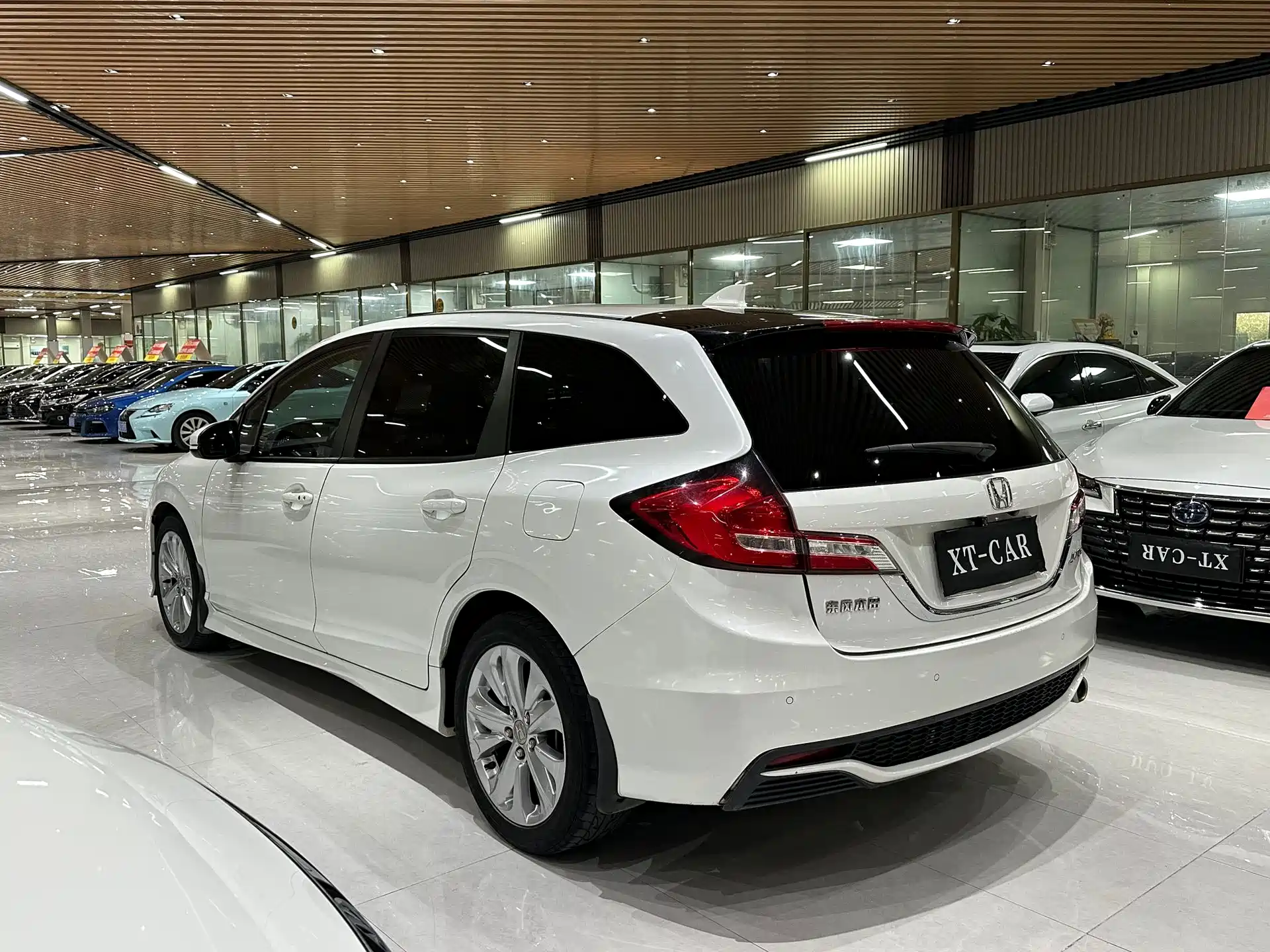 Фото 10 - Honda Jade