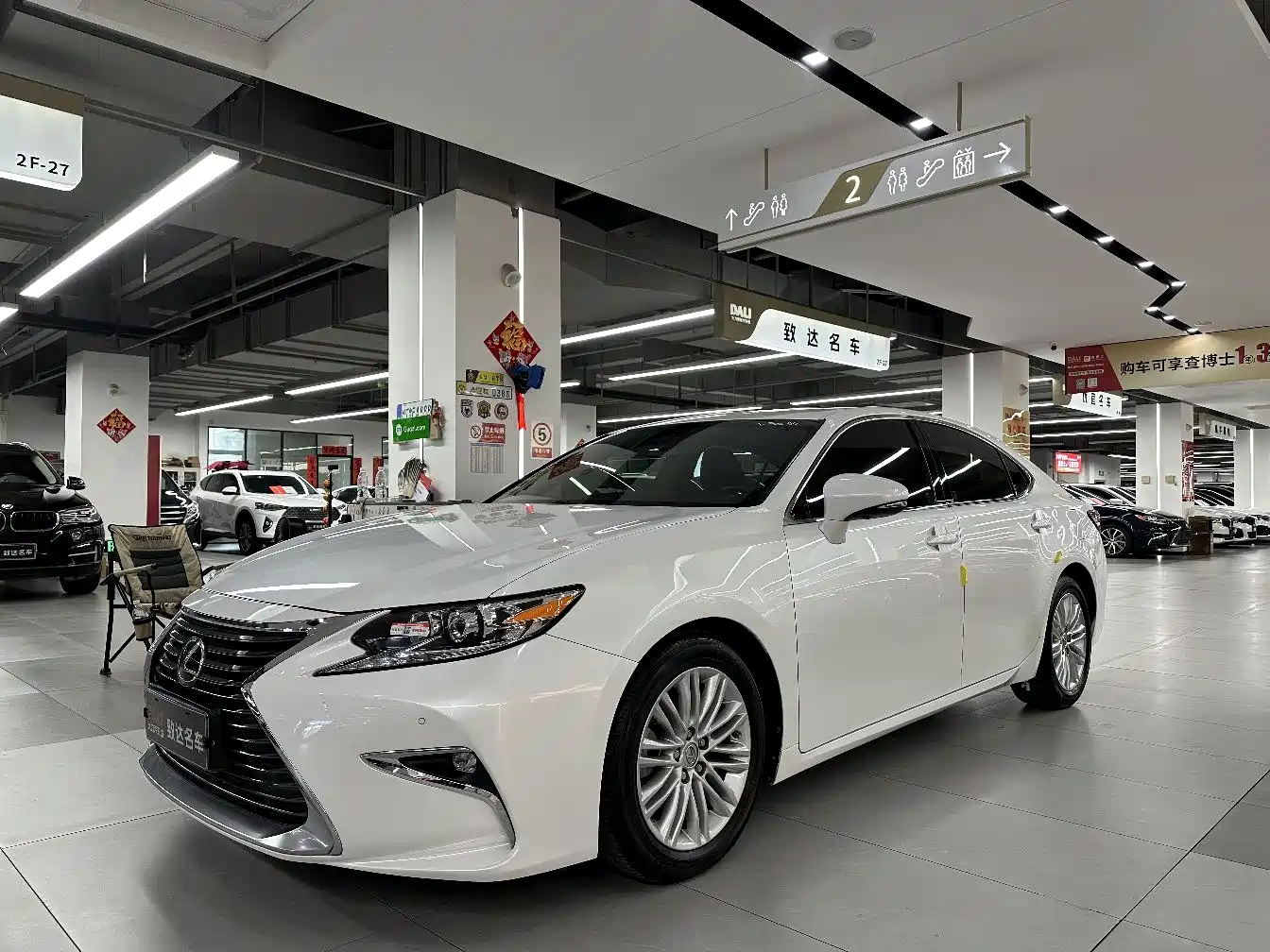 Фото 1 - Lexus ES