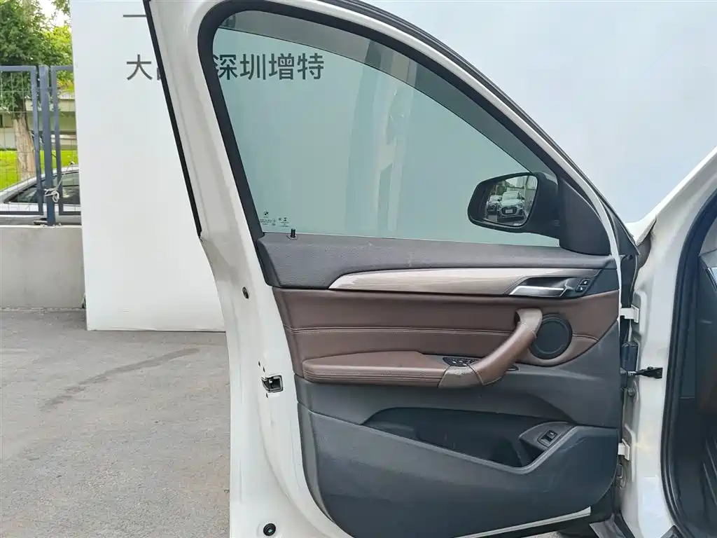 BMW X1 2019 sDrive18Li Premium Model фото 12