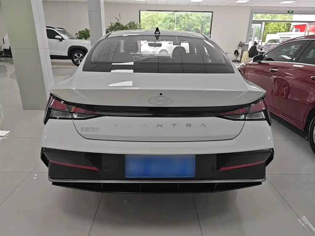 Hyundai Elantra 2023 1.5L CVT GLX Elite Edition фото 6