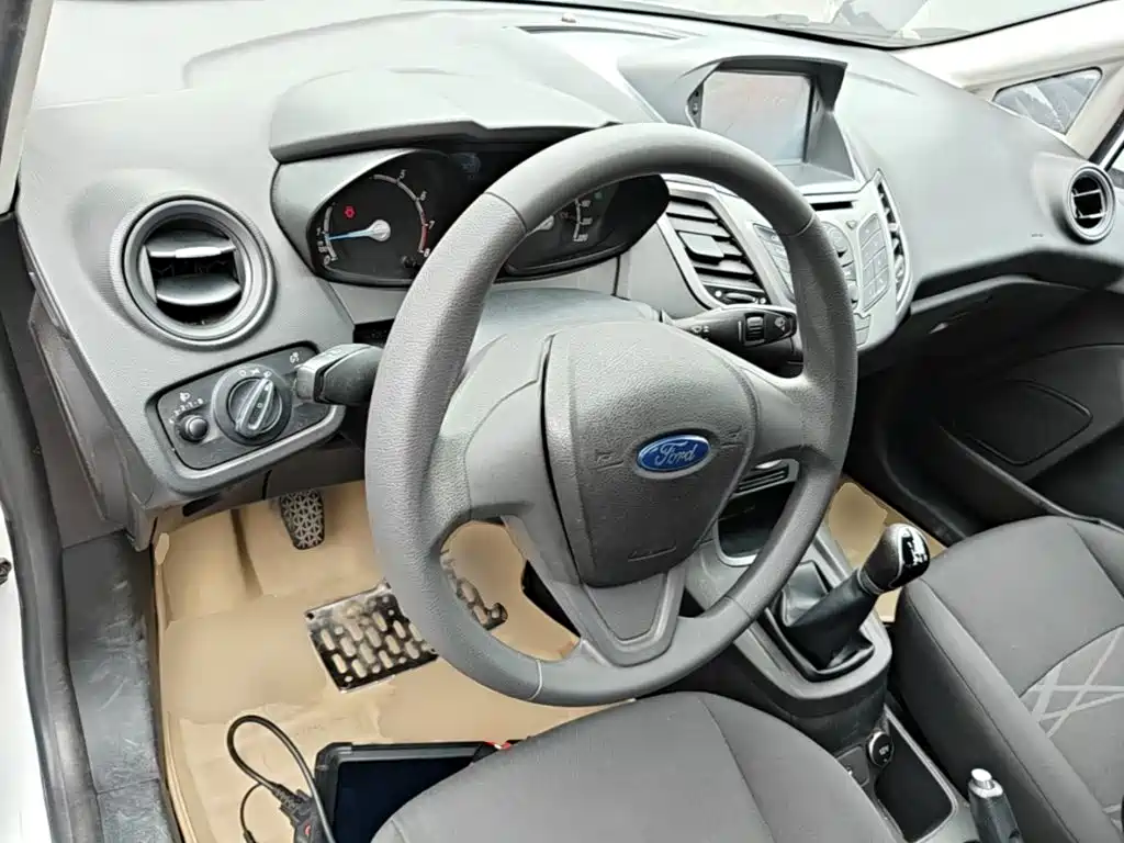 Ford Fiesta 2015 2013 Sedan 1.5L Manual Trend