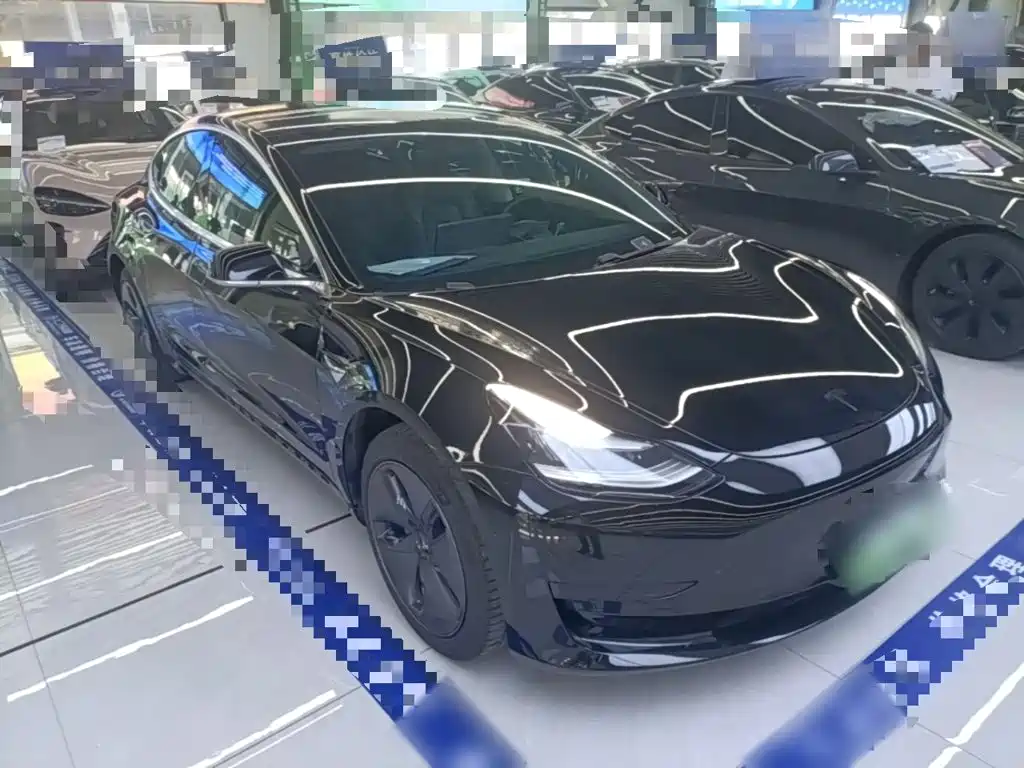 Фото 4 - Tesla Model 3