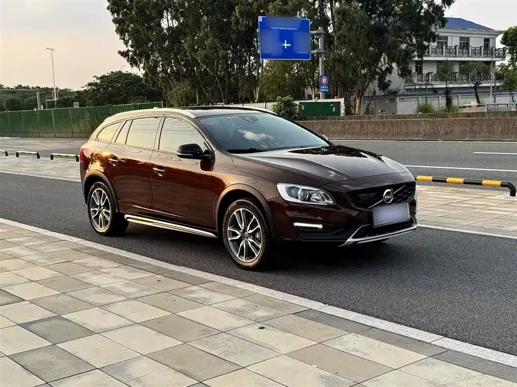 Volvo V60 2018 2017 Cross Country T5 AWD China V