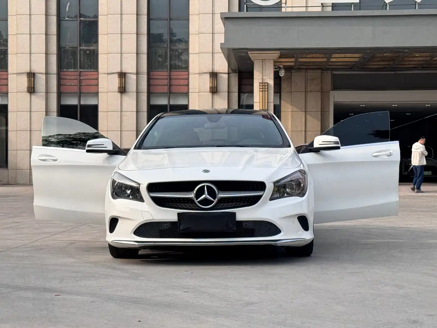 Mercedes-Benz CLA (Import) 2018 CLA 200 Dynamic Edition фото 4