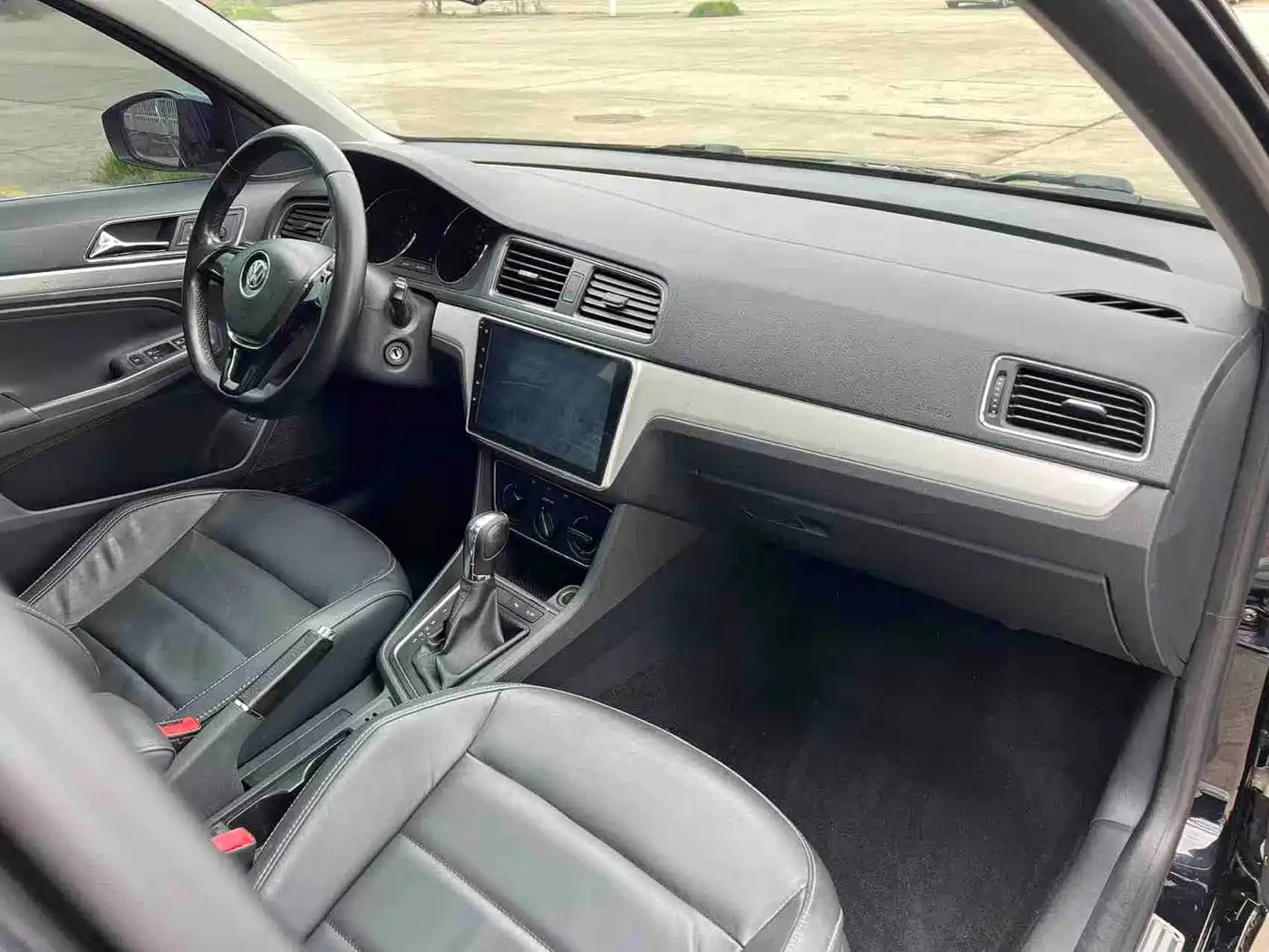 Volkswagen Lavida 2015 1.6L Automatic Comfort Edition фото 27