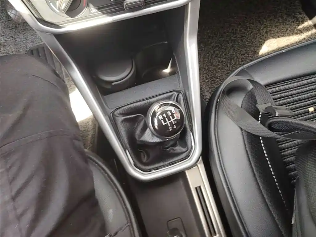 Volkswagen Jetta 2019 Dream Edition 1.5L Manual Fashion фото 14
