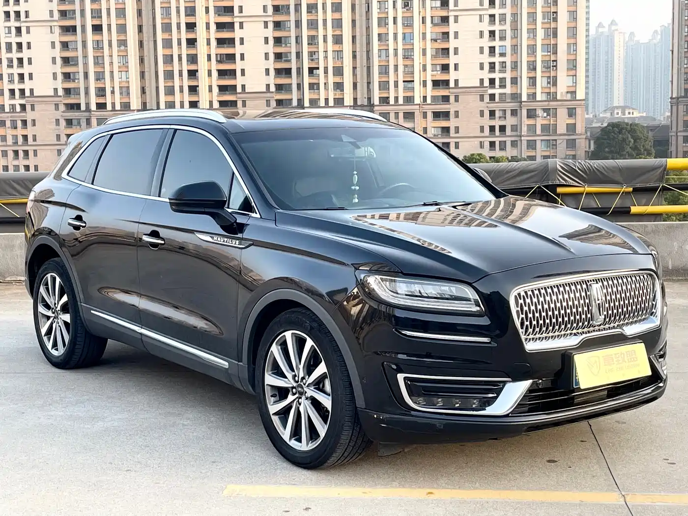 LINCOLN NAVIGATOR (IMPORT)