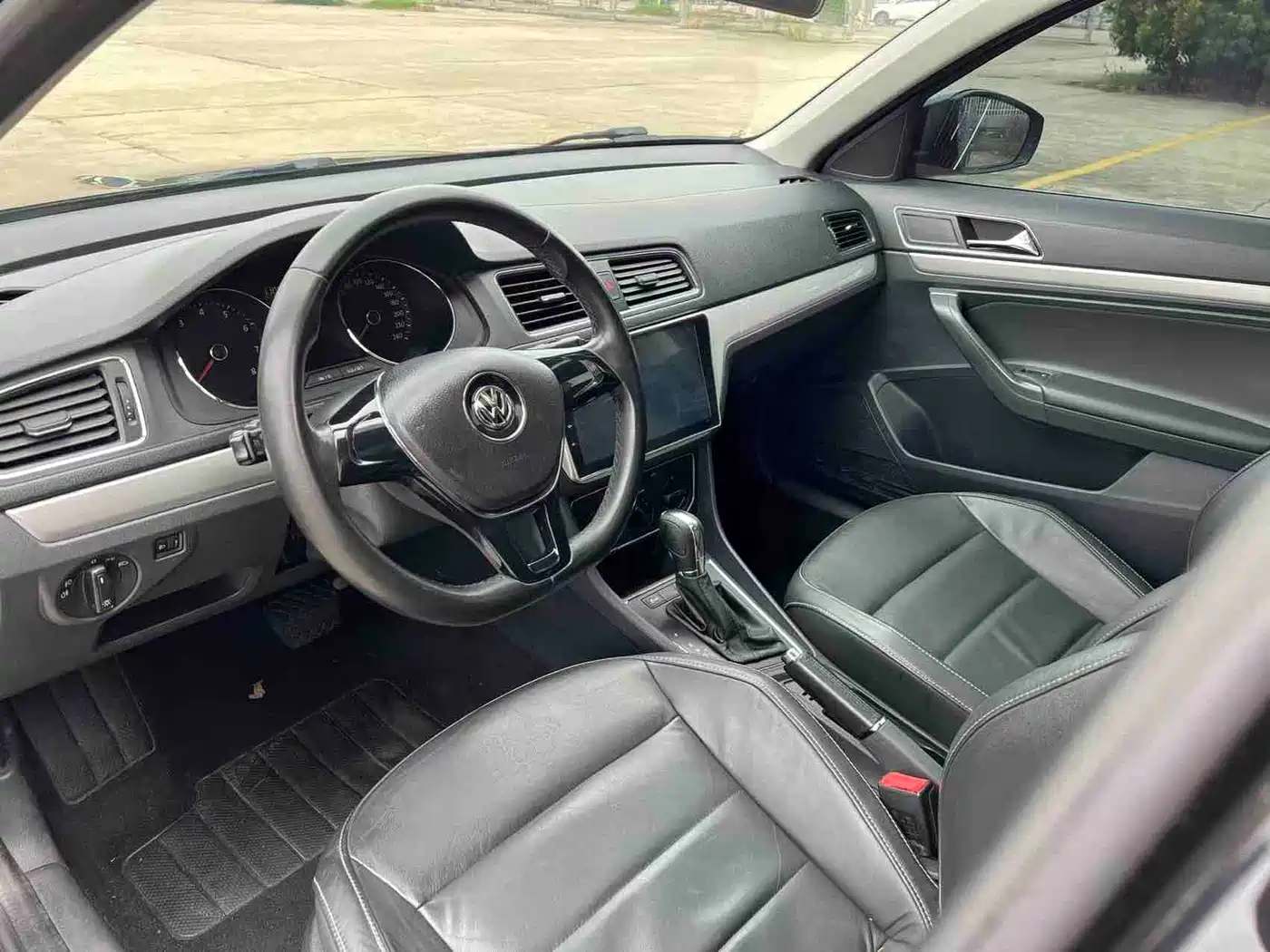 Volkswagen Lavida 2015 1.6L Automatic Comfort Edition фото 29