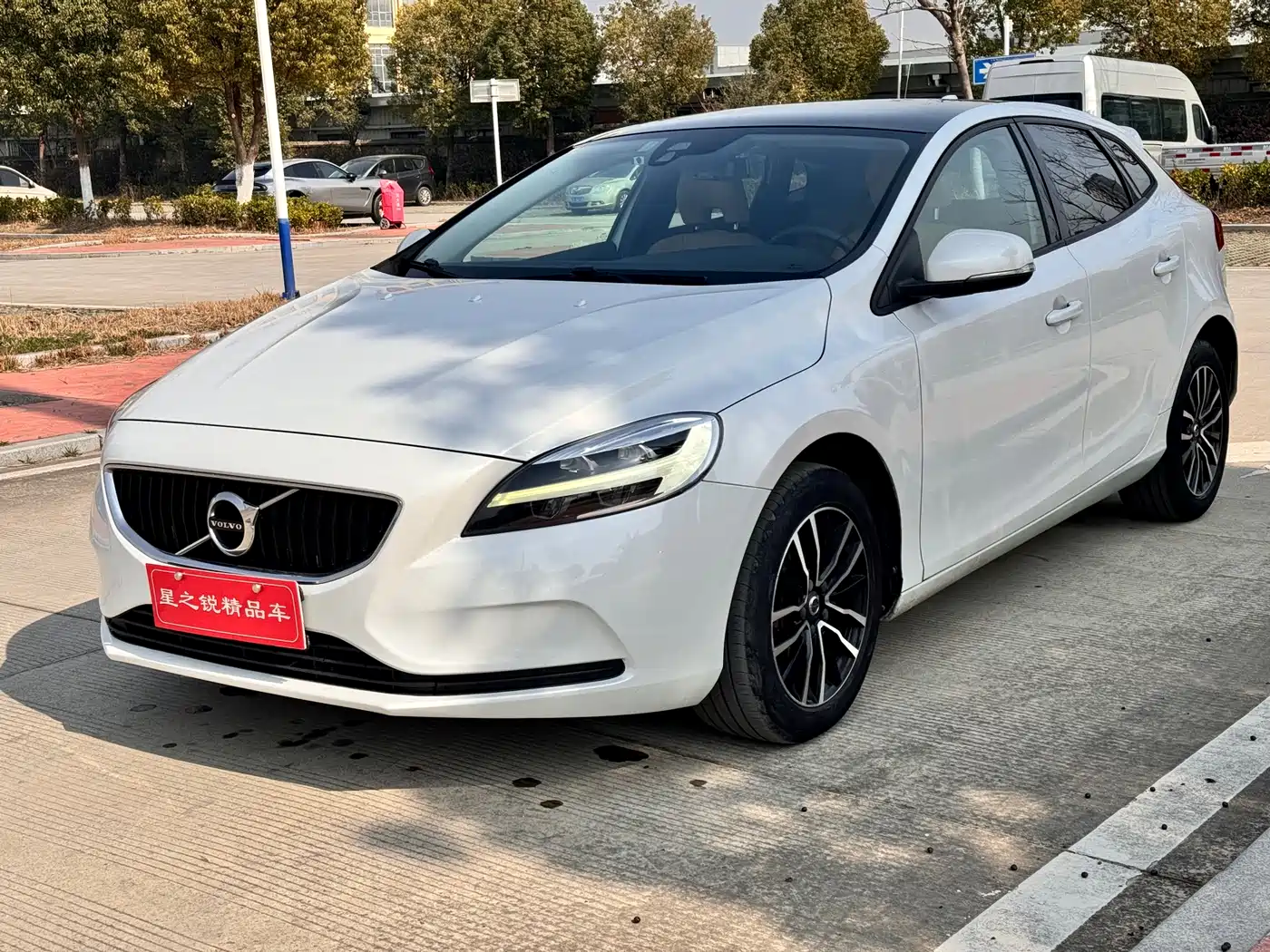 VOLVO V40