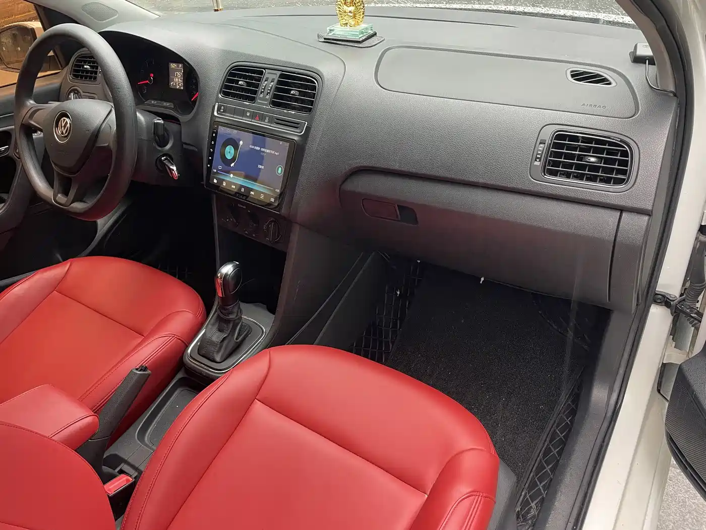 Volkswagen Polo 2018 1.5L Auto Safe Drive фото 12