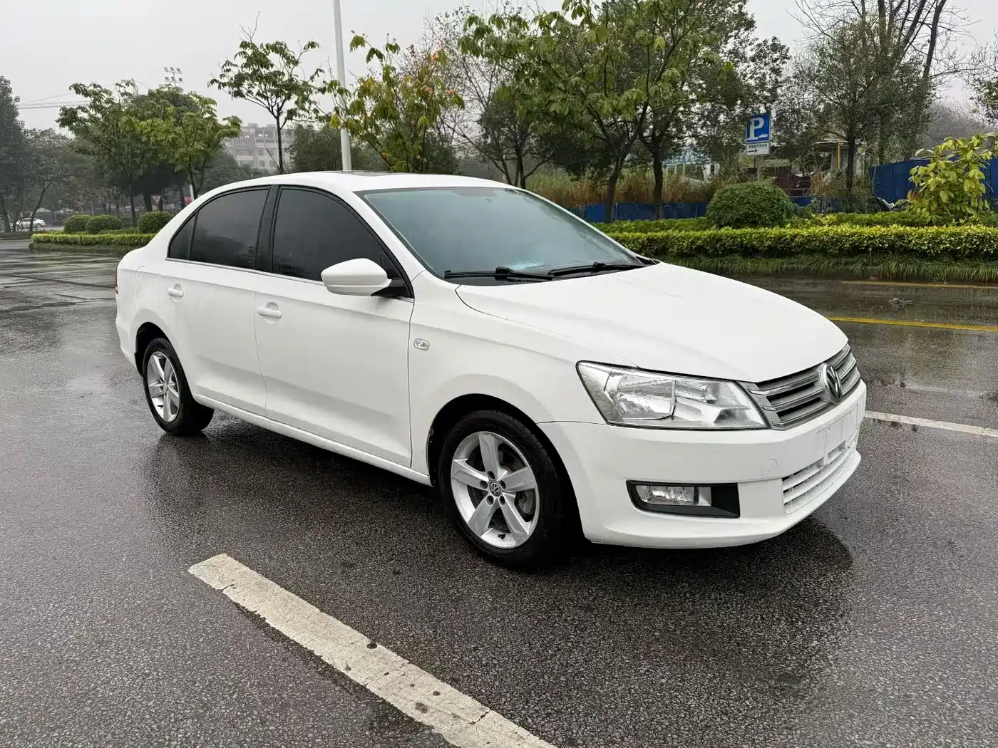 Volkswagen Santana 2015 1.6L Automatic Comfort Edition фото 3