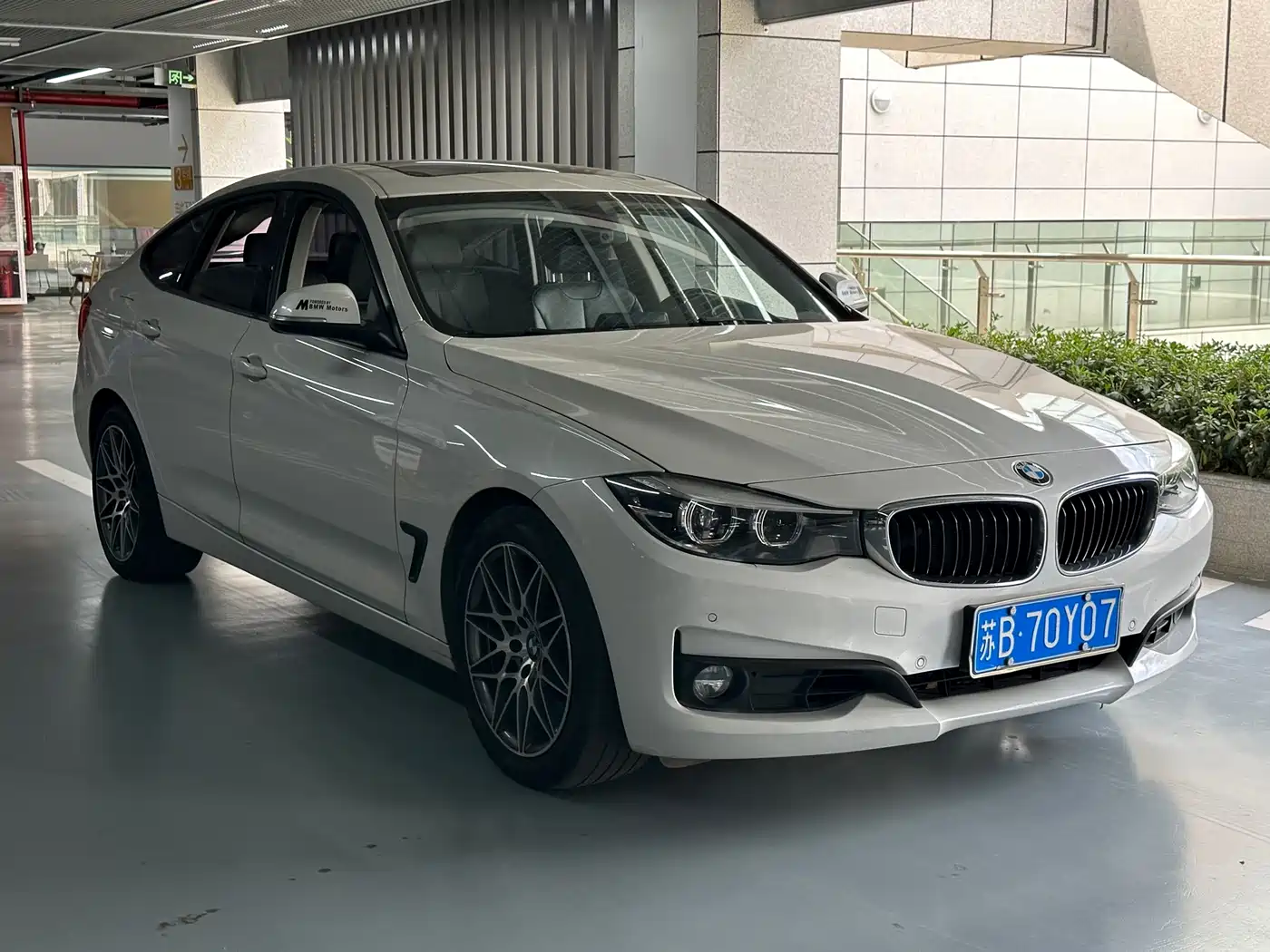 BMW 3 Series GT 2018 320i Fashion фото 3